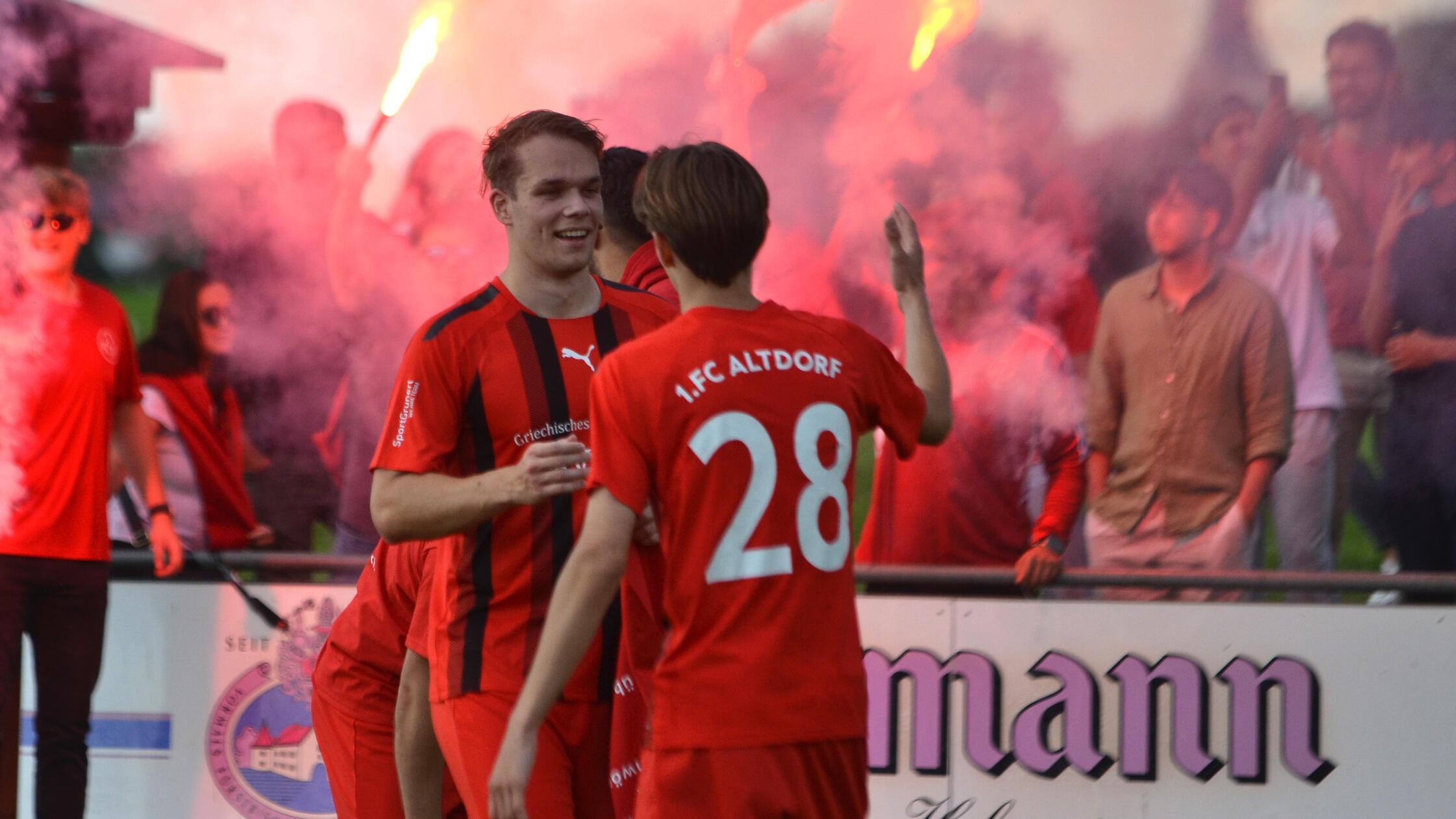 1. FC Altdorf Pyrotechnik nach Aufstieg - 1