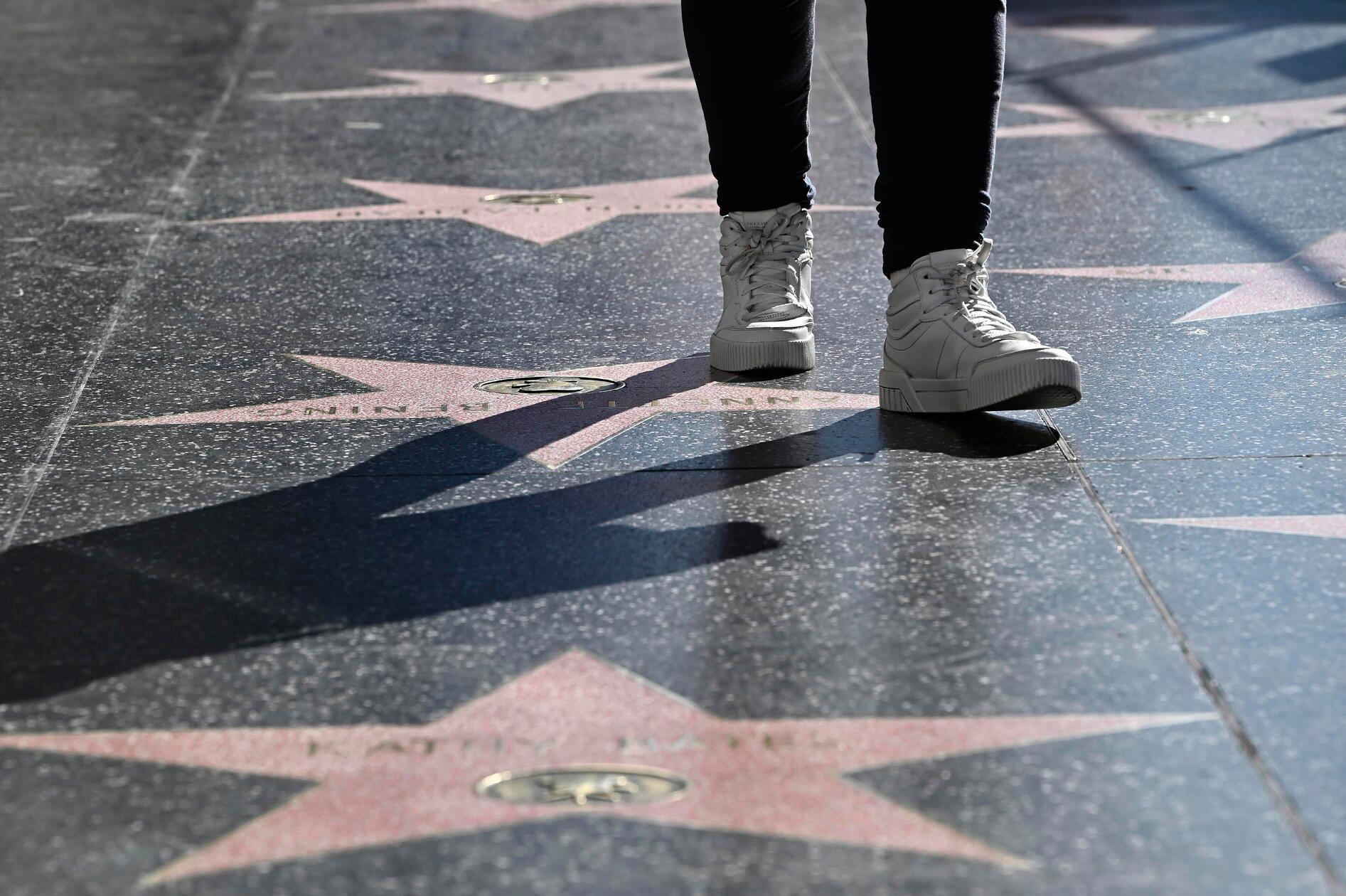 Der Walk of Fame in Hollywood (Los Angeles) landet im Negativ-Ranking auf Platz 8. Der Auswertung zufolge fanden sich die Worte „Touristenfalle“, „enttäuschend“ und „überbewertet“ 1032 Mal in den Bewertungen. Seit der Einweihung 1960 zieren den Walk of Fame Sterne für berühmte Persönlichkeiten Hollywoods. Immer wieder werden neue Sterne enthüllt. In den Kommentaren bei Google schreiben die Besuchenden unter anderem, sie hätten mehr Glamour erwartet. Stattdessen sei es vor Ort schmutzig und herunter gekommen.