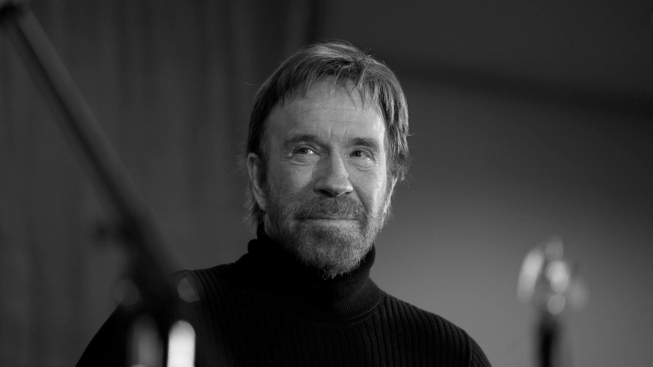 Mike Huckabee campaigns in New Hampshire Chuck Nor