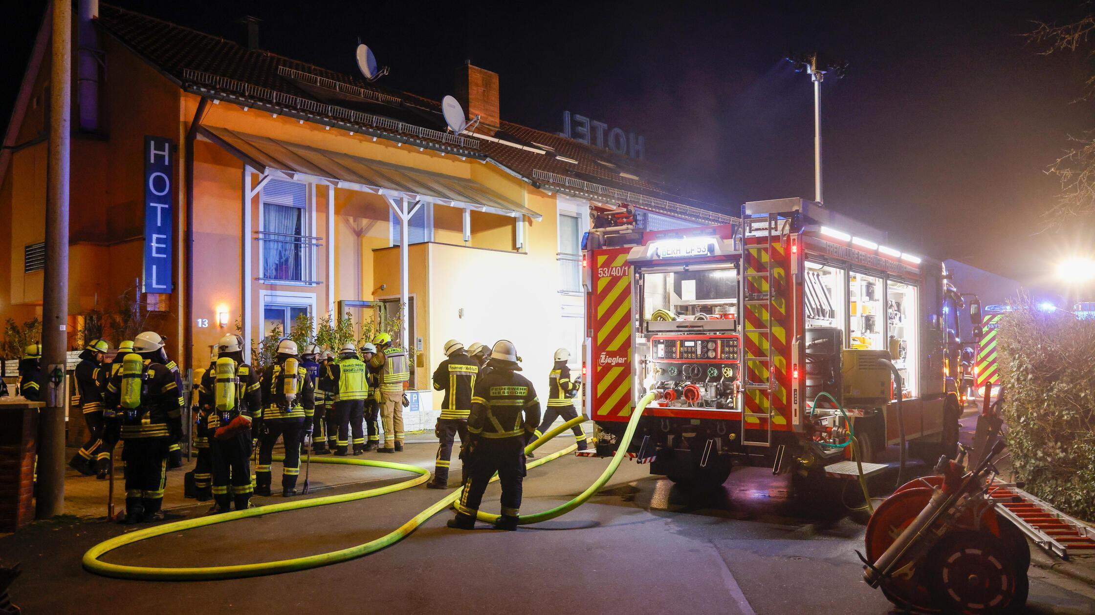 Hessdorf, 19.03.2026, tha: Grosseinsatz bei Hotelb