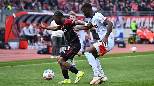 Der FCN ist bemüht, direkt nachzulegen. Nzingoula und Zoma vergeben aussichtsreiche Möglichkeiten.