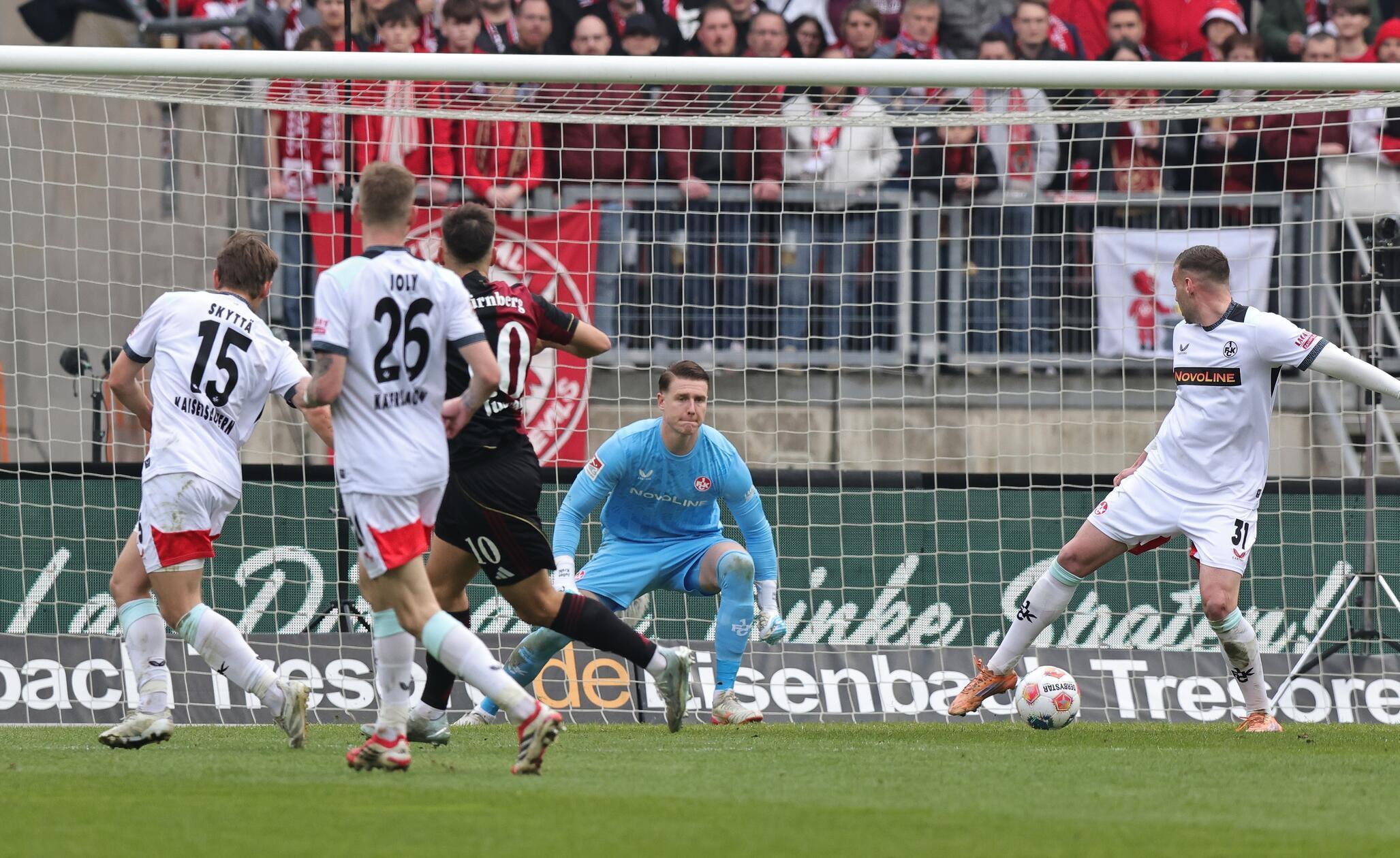 Nach der Pause ist der 1. FC Nürnberg wieder spielbestimmend, Justvan verpasst per Flachschuss den zweiten Treffer.
