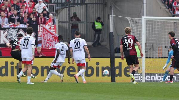 Die Entscheidung fällt dann erneut nach einem Eckball: Scobel legt für Lochoshvili auf, der per Flachschuss zum 3:0 trifft.