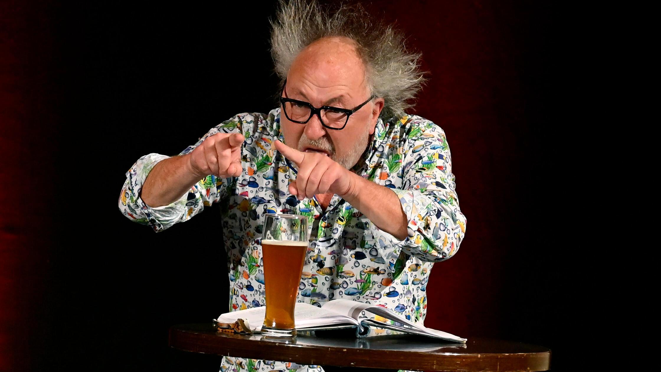 Kabarettist Urban Priol begeistert im Redoutensaal