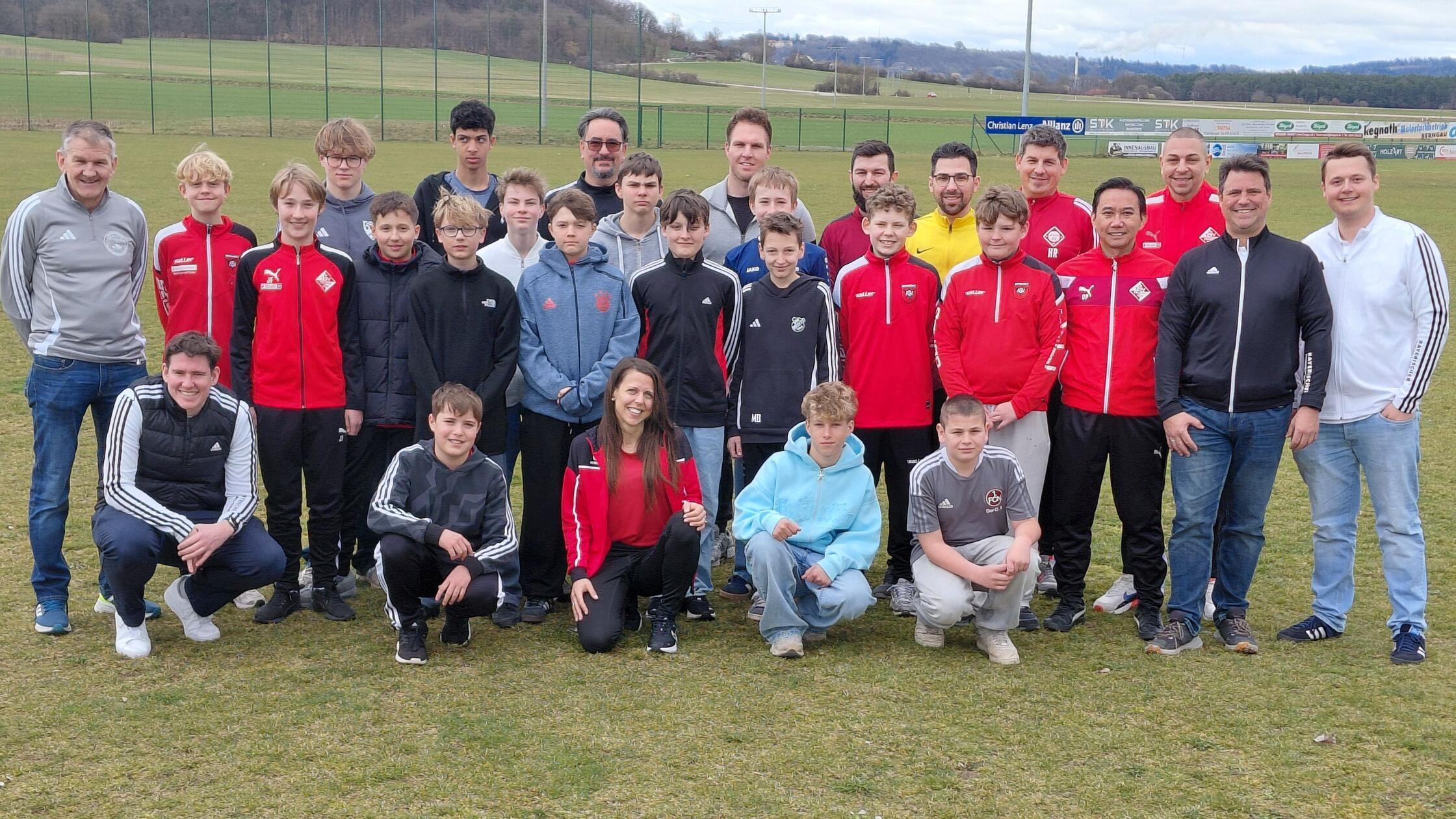 Schiri-Obmann Hans Jürgen Nunner (li) und Lehrwart