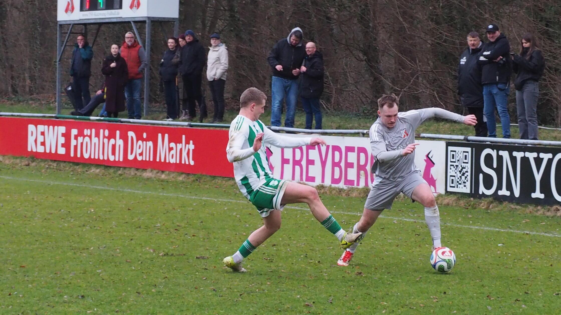 Tim Riedl (re.) war nicht nur aufgrund seines Tref