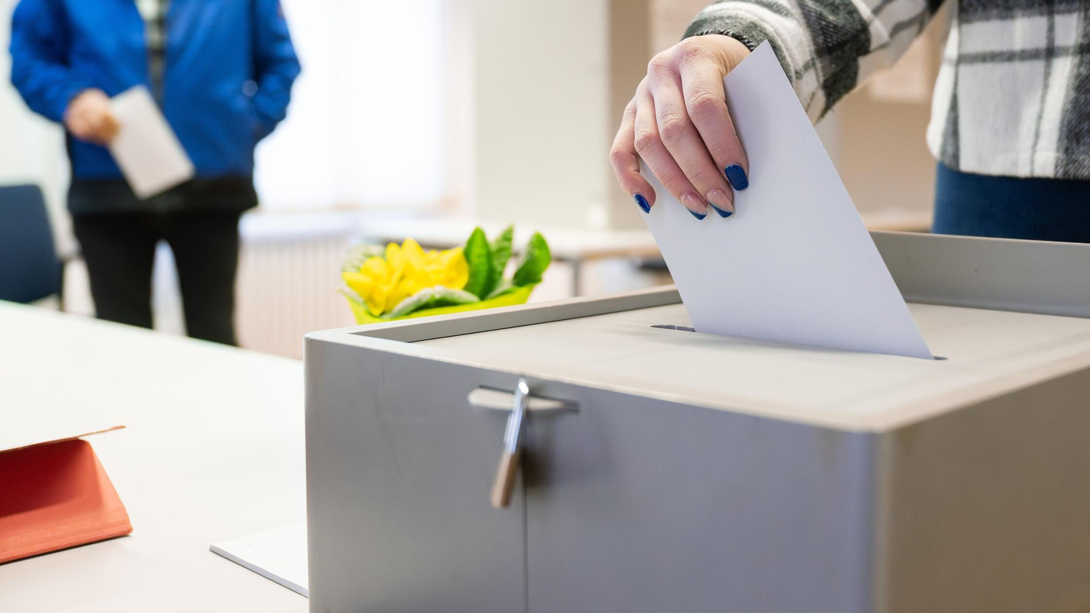 08.03.2026, Baden-Württemberg, Rottweil: Eine Frau