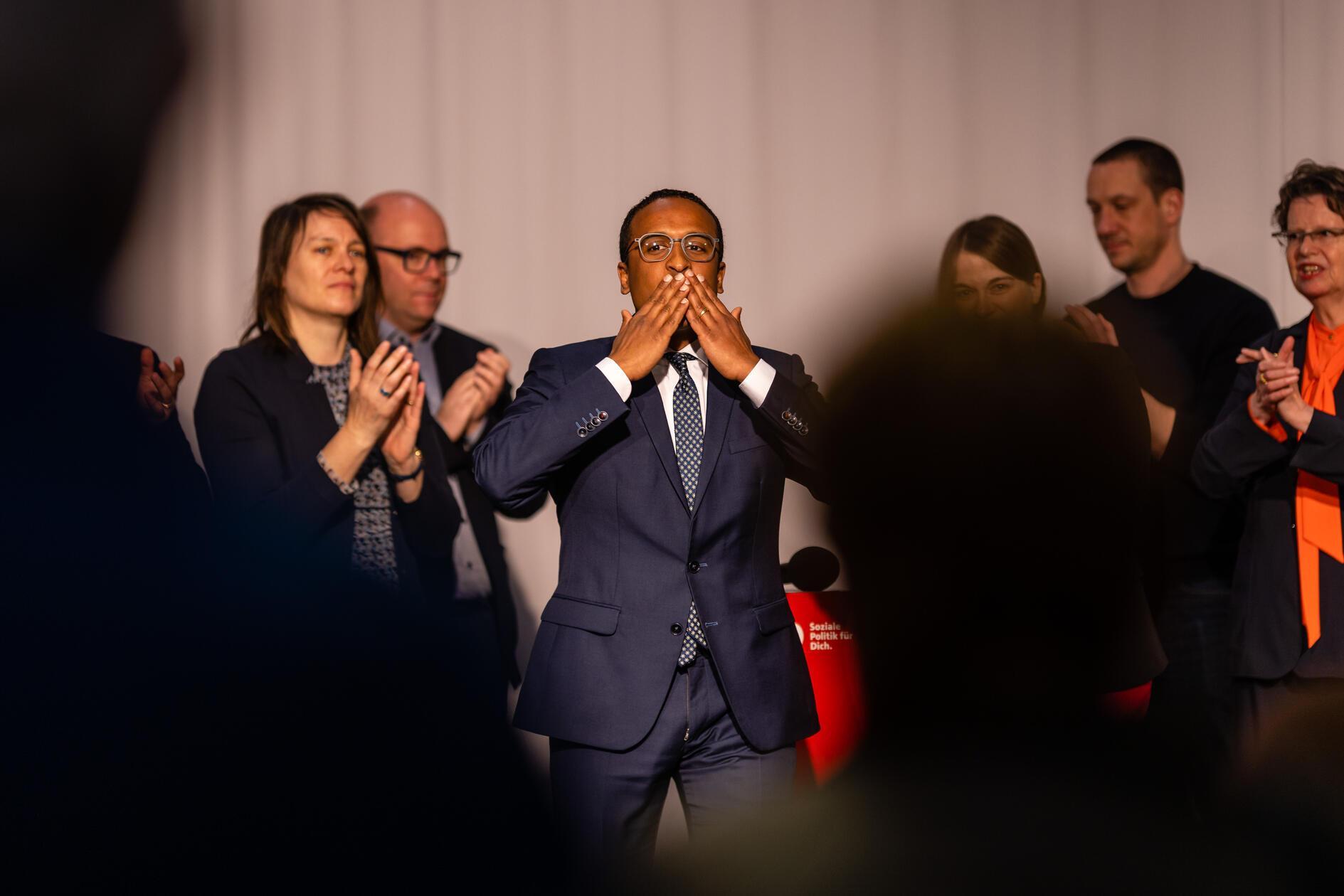 „Die alte Tante SPD hat in Nürnberg noch immer unglaublich viel Kraft“, sagte Ahmed am Abend beim Zusammenkommen im Karl-Bröger-Zentrum in Nürnberg.