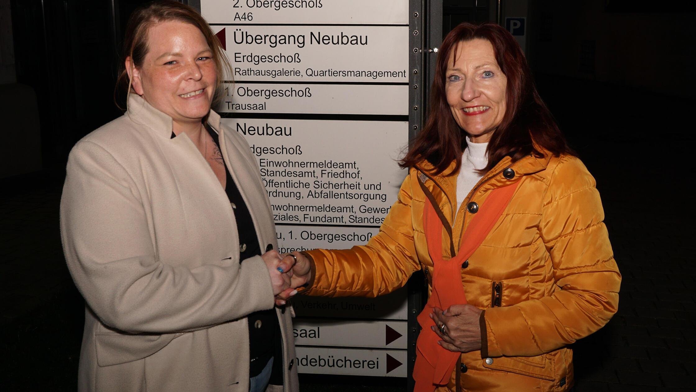 Stichwahl-Siegerin Alexandra Zipfel und Verliereri