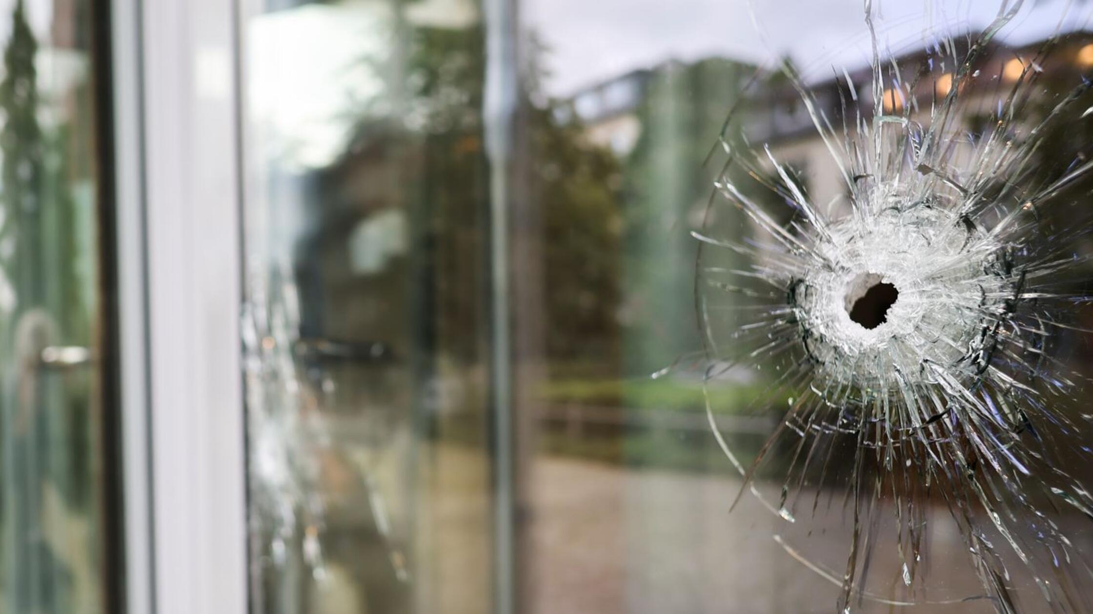 Unbekannte schießen auf Verlagsgebäude in Hamburg1