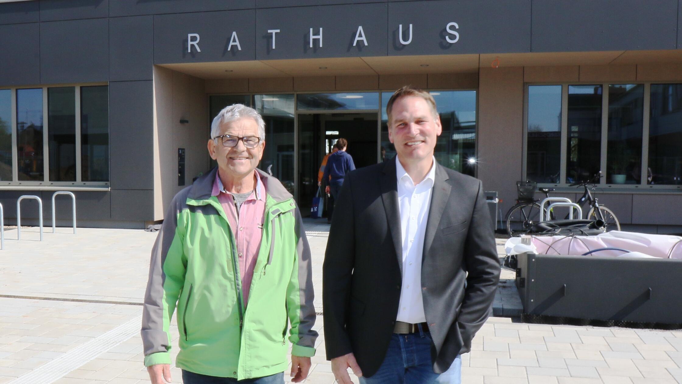 Der "amtierende" Bürgermeister Ludwig Nagel (li.) 