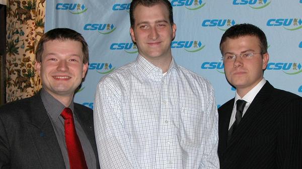 König mag Helmut Kohl (CDU) wegen dessen Zähigkeit; 1994 hat er sich auf dem Hauptmarkt ein Autogramm des ewigen Kanzlers geholt. Im selben Jahr trat König in die Junge Union ein, nachdem er sich zuvor auch die Jusos und Grünen angesehen hatte. 1998 folgte dann der Eintritt in die CSU.