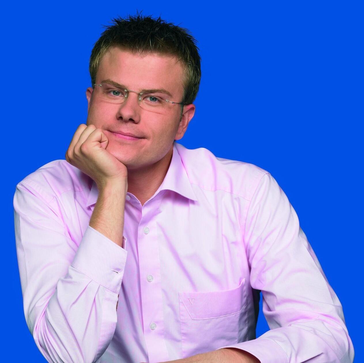 König wurde 2008 erstmals in den Stadtrat gewählt und war dort bei der CSU zunächst für Jugendhilfe und soziale Themen zuständig, später dann für Verkehrspolitik. Ab 2017 war er Fraktionschef als Nachfolger von Sebastian Brehm, der in den Bundestag wechselte.