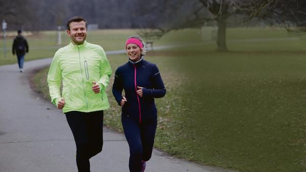 Für den Ausgleich setzt der CSU-Politiker auf Sport: Bis zu viermal pro Woche joggt er im Marienbergpark.