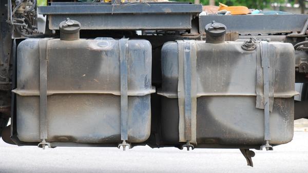 Diesel Tanks, Duo diesel tanks of a trailer tow tr