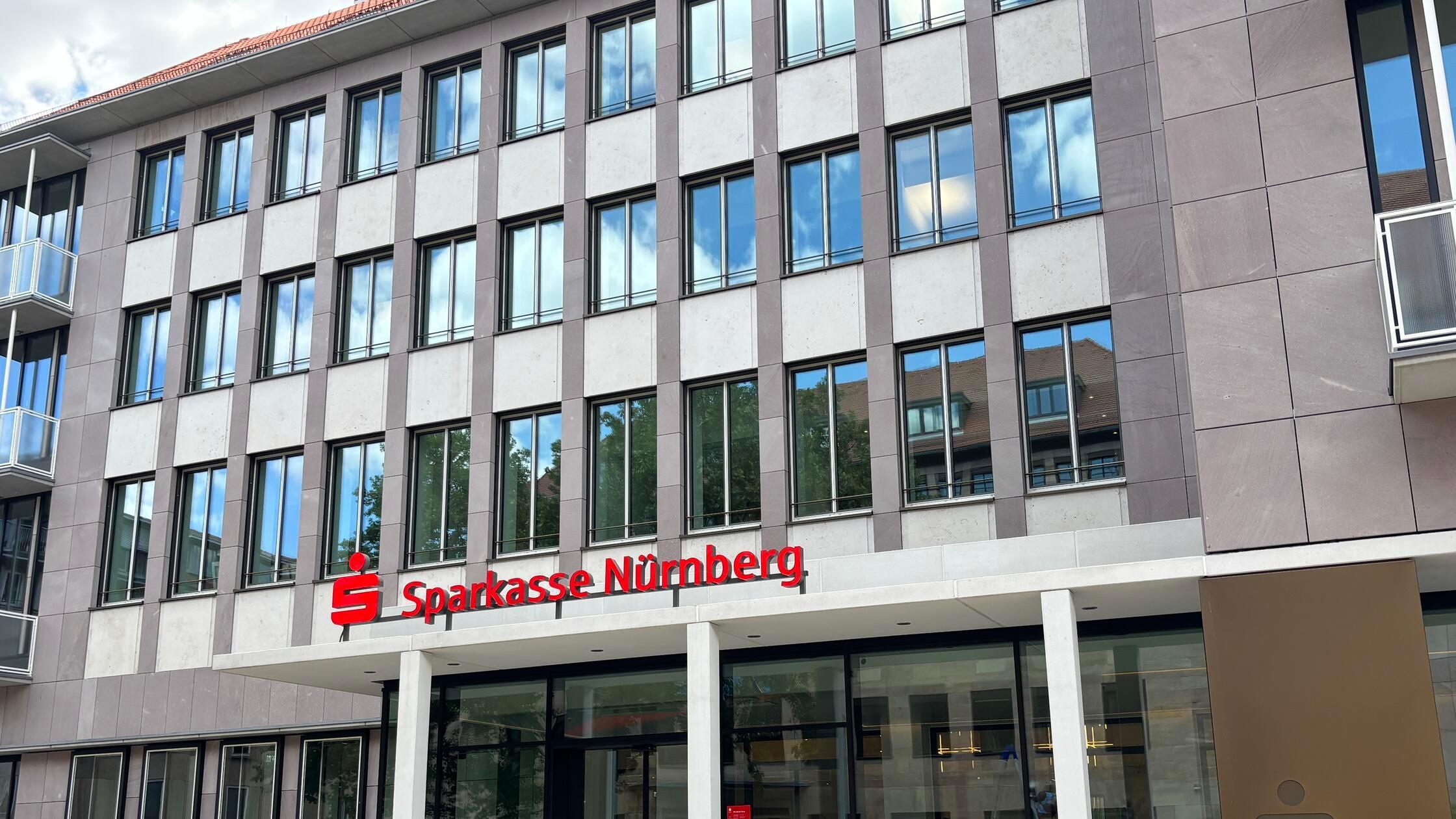 SparkasseN_Eingang_01