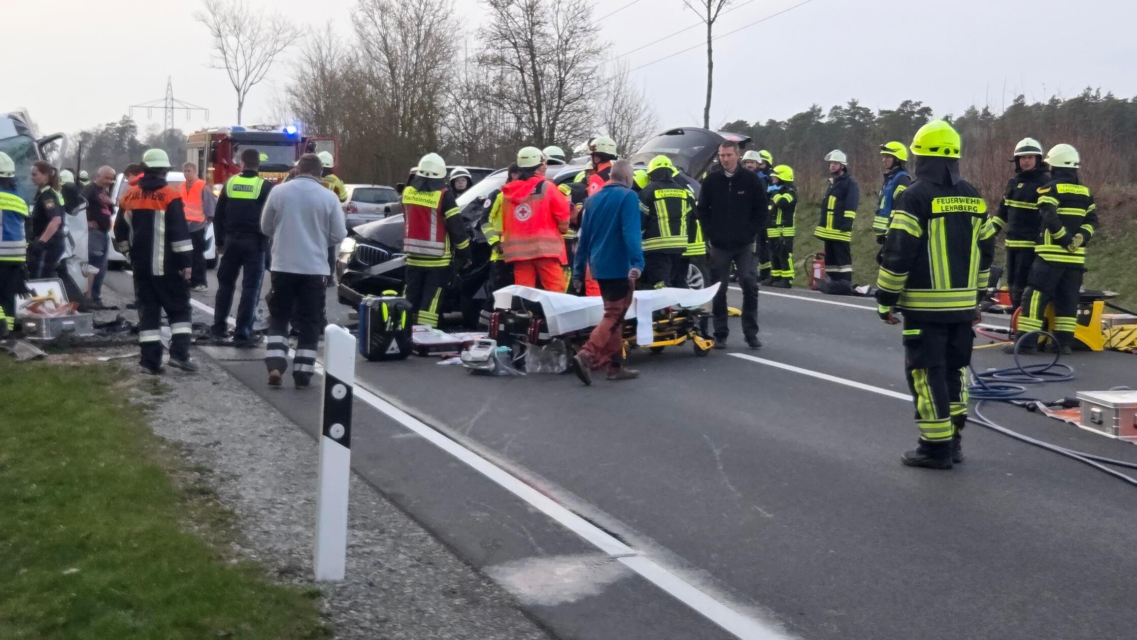 Drei Personen waren in den Unfall verwickelt. Sie alle wurden verletzt.