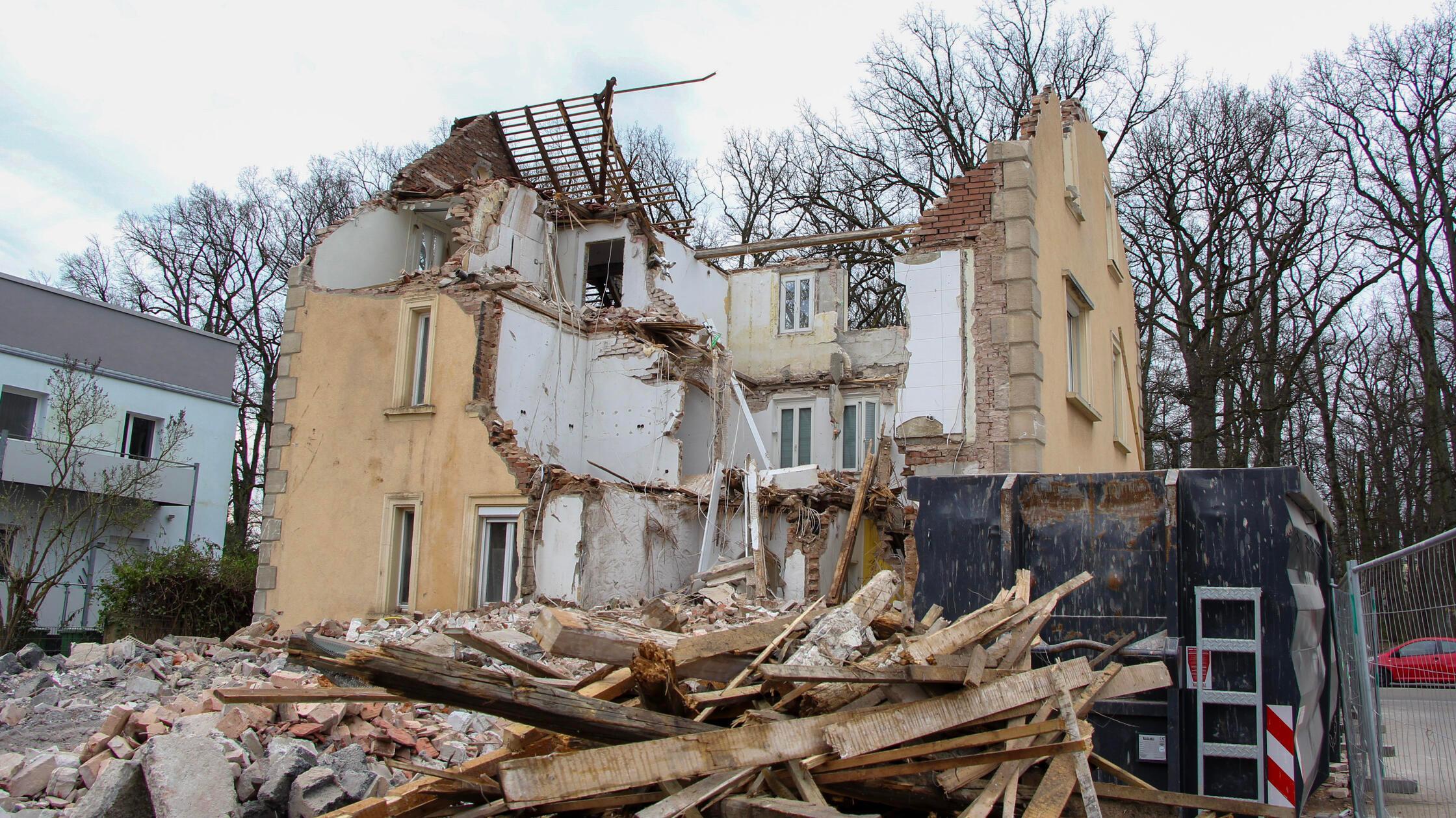 feucht-haus-baustelle-abriss-bahnhof-bahnhofstrae-