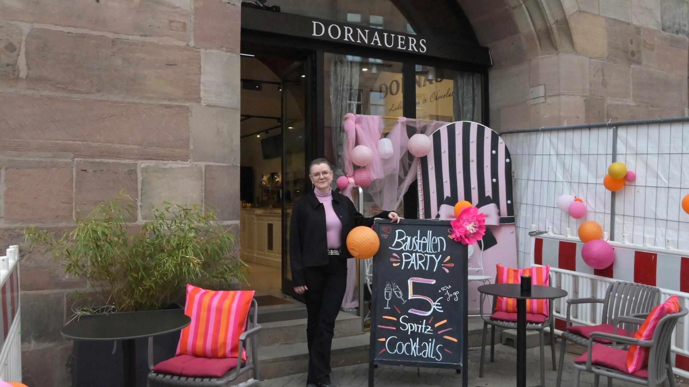 Bettine Dornauer vor Laden