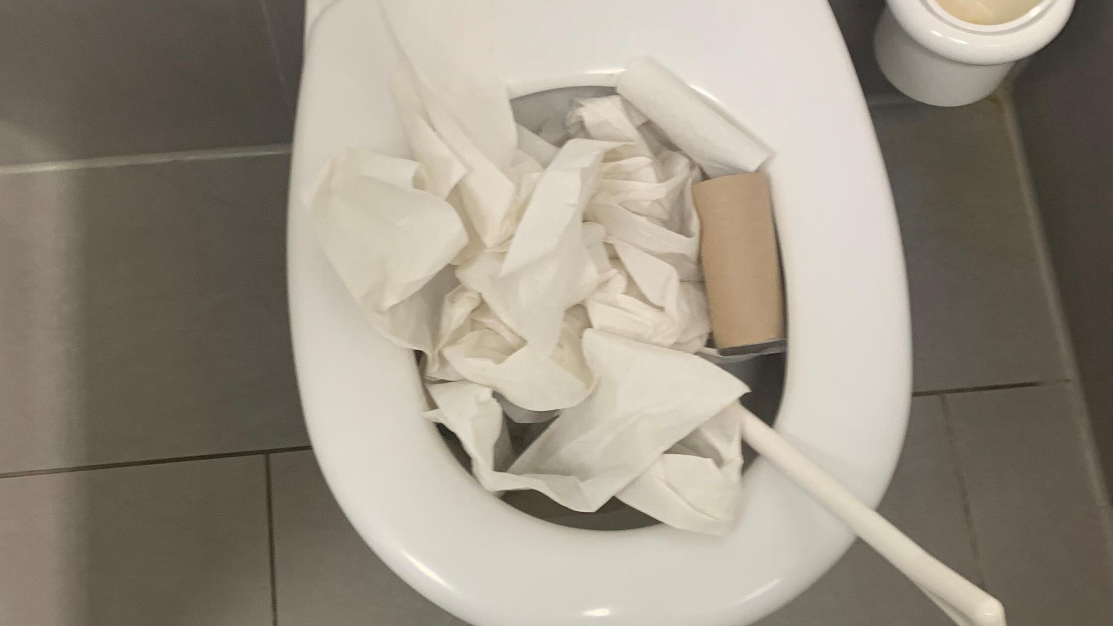 Toiletten-Vandalismus in Deining
