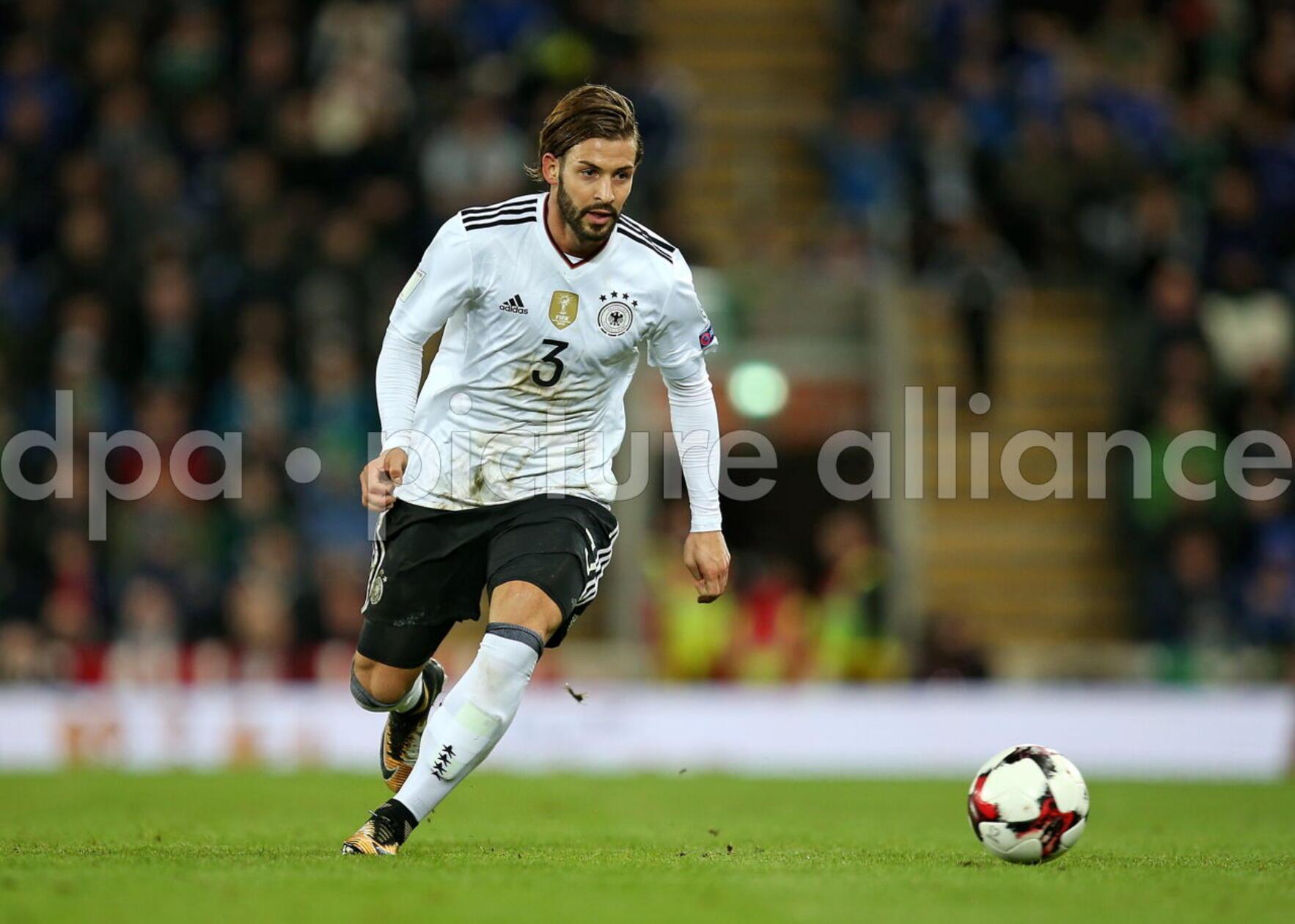 Apropos Linksverteidiger der deutschen Nationalmannschaft, die in Franken gespielt haben: Marvin Plattenhardt spielte ab der U17 für den Club und reifte am Valznerweiher zum Profi, ehe er sein fußballerisches Glück in der Hauptstadt fand und neun Jahre bei der Hertha verbrachte. Der Linksfuß spielte 2017 erstmals für die A-Nationalmannschaft und gehörte dem Kader zur Weltmeisterschaft 2018 an. Bei der 0:1-Auftaktniederlage gegen Mexiko stand der Außenverteidiger in der Startelf.
