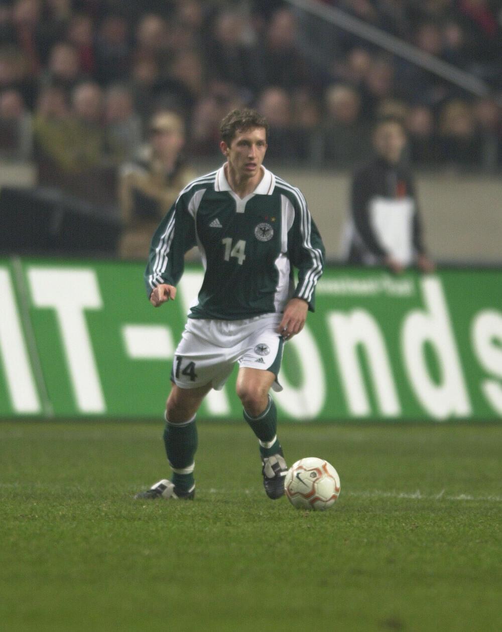 Genau wie Plattenhardt ging auch Frank Baumann seine ersten Schritte im Profifußball beim Club, ging aber als Legende bei anderen Vereinen in die Annalen ein – in seinem Fall beim SV Werder Bremen, wo er Spielführer wurde, zwei Pokalsiege und die deutsche Meisterschaft bejubeln durfte. Zuvor stieg der gebürtige Würzburger mit dem Club in die Bundesliga auf. Der Defensivallrounder durfte in seiner Karriere 28 Mal das Trikot der deutschen Nationalmannschaft tragen und darf sich als Vize-Weltmeister von 2002 ausgeben.