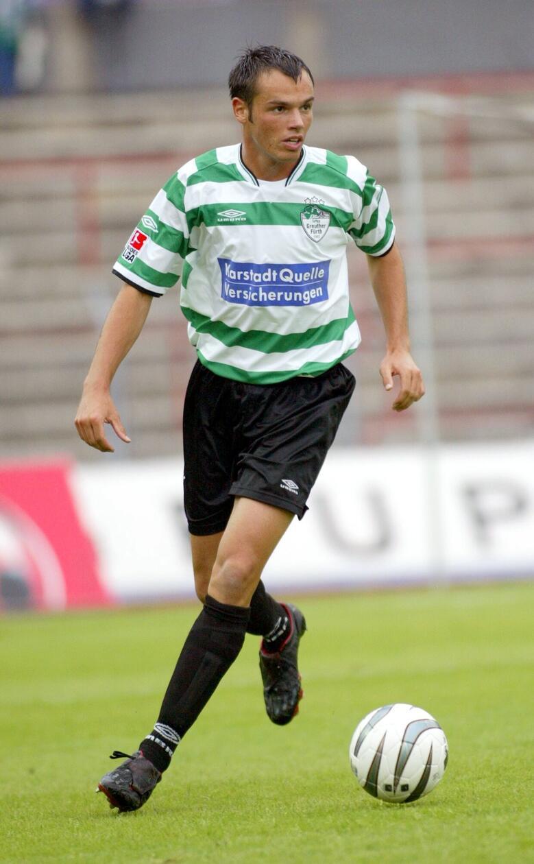 Ein Unterfranke ist aktuell Co-Trainer beim FC Barcelona: Die Rede ist von Heiko Westermann, der in der Kleinstadt Alzenau geboren wurde. Der Innenverteidiger begann seine Karriere beim Kleeblatt und wurde im Jahr 2008, damals dann schon im Trikot des FC Schalke 04, in die Nationalmannschaft berufen. Insgesamt stehen 27 Länderspiele und die Teilnahme an der EM 2008, welche Deutschland als Vize-Europameister abschloss, zu Buche.