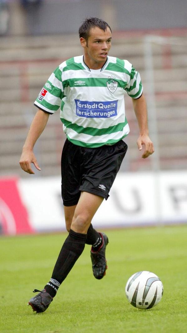 Ein Unterfranke ist aktuell Co-Trainer beim FC Barcelona: Die Rede ist von Heiko Westermann, der in der Kleinstadt Alzenau geboren wurde. Der Innenverteidiger begann seine Karriere beim Kleeblatt und wurde im Jahr 2008, damals dann schon im Trikot des FC Schalke 04, in die Nationalmannschaft berufen. Insgesamt stehen 27 Länderspiele und die Teilnahme an der EM 2008, welche Deutschland als Vize-Europameister abschloss, zu Buche.