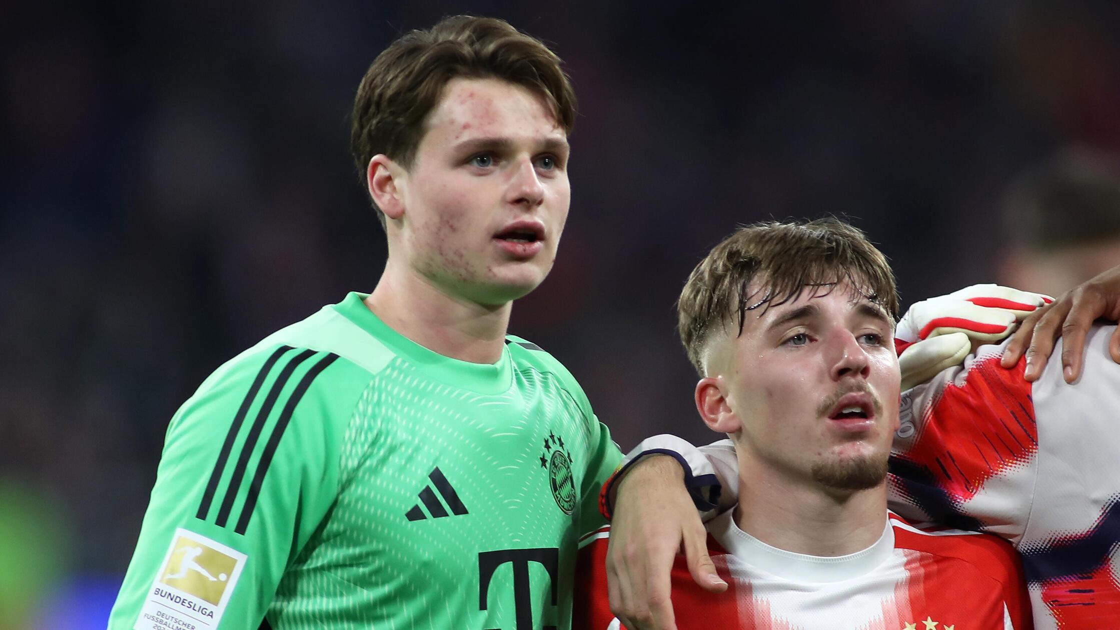 Vielleicht sind diese drei Spieler die nächsten Nationalspieler mit fränkischem Bezug, die Deutschland bei einer Weltmeisterschaft repräsentieren dürfen: Lennart Karl ist im unterfränkischen Frammersbach geboren, Jonas Urbig spielte eine Saison für die SpVgg Greuther Fürth und der Nürnberger Jamie Leweling verwirklichte sich beim Kleeblatt den Traum vom Profifußball. Sie alle waren für den letzten Lehrgang der deutschen A-Nationalmannschaft der Saison 2025/26 nominiert und dürfen daher auf eine Teilnahme an der Weltmeisterschaft in diesem Sommer hoffen.