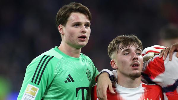 Vielleicht sind diese drei Spieler die nächsten Nationalspieler mit fränkischem Bezug, die Deutschland bei einer Weltmeisterschaft repräsentieren dürfen: Lennart Karl ist im unterfränkischen Frammersbach geboren, Jonas Urbig spielte eine Saison für die SpVgg Greuther Fürth und der Nürnberger Jamie Leweling verwirklichte sich beim Kleeblatt den Traum vom Profifußball. Sie alle waren für den letzten Lehrgang der deutschen A-Nationalmannschaft der Saison 2025/26 nominiert und dürfen daher auf eine Teilnahme an der Weltmeisterschaft in diesem Sommer hoffen.