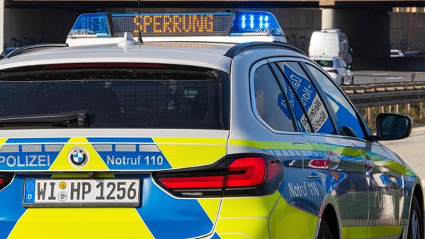 Schwerer Unfall auf Autobahn mit eingeklemmter Per