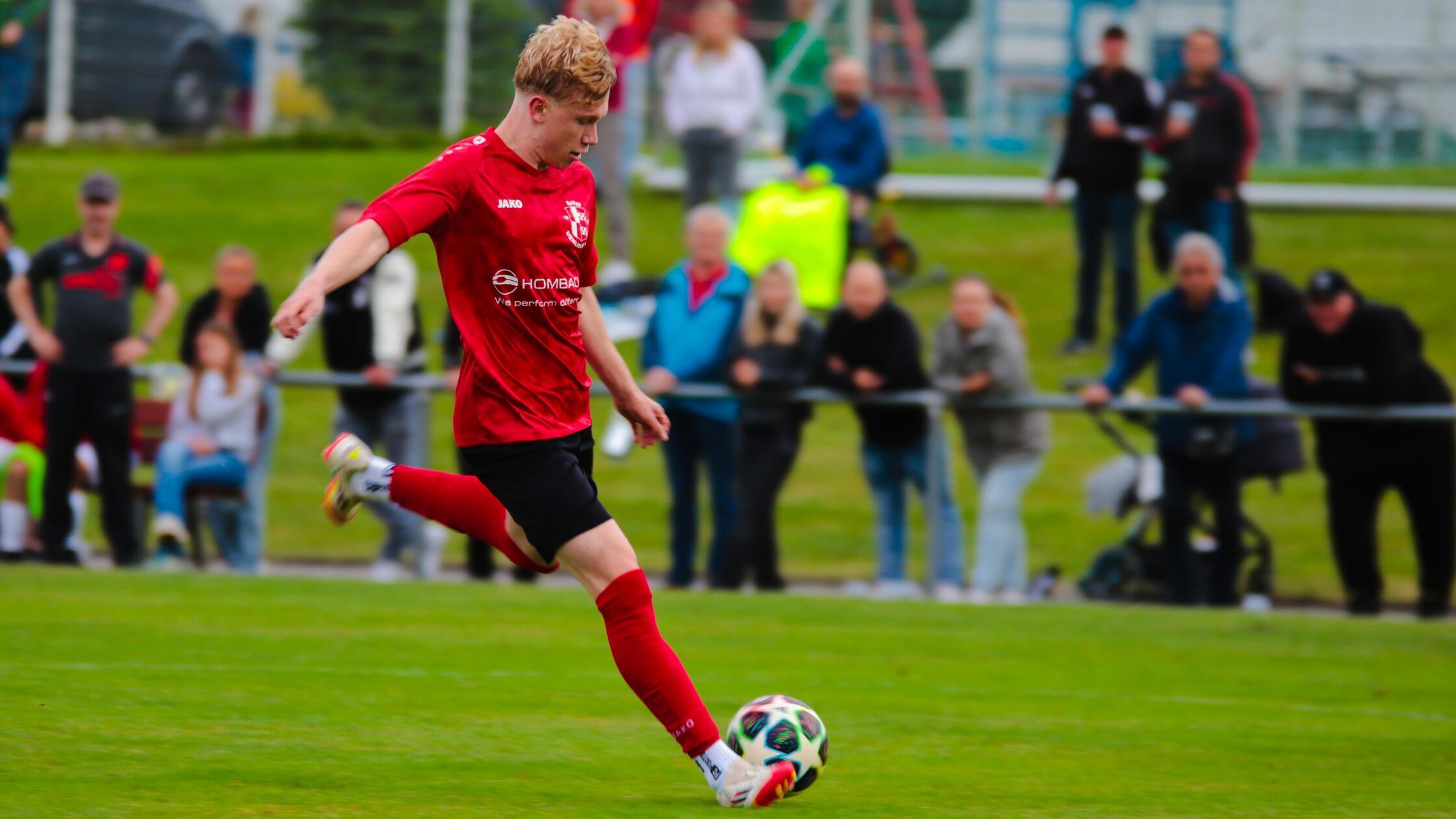 Aus Rot wird Blau: Noah Prechtel geht in der komme