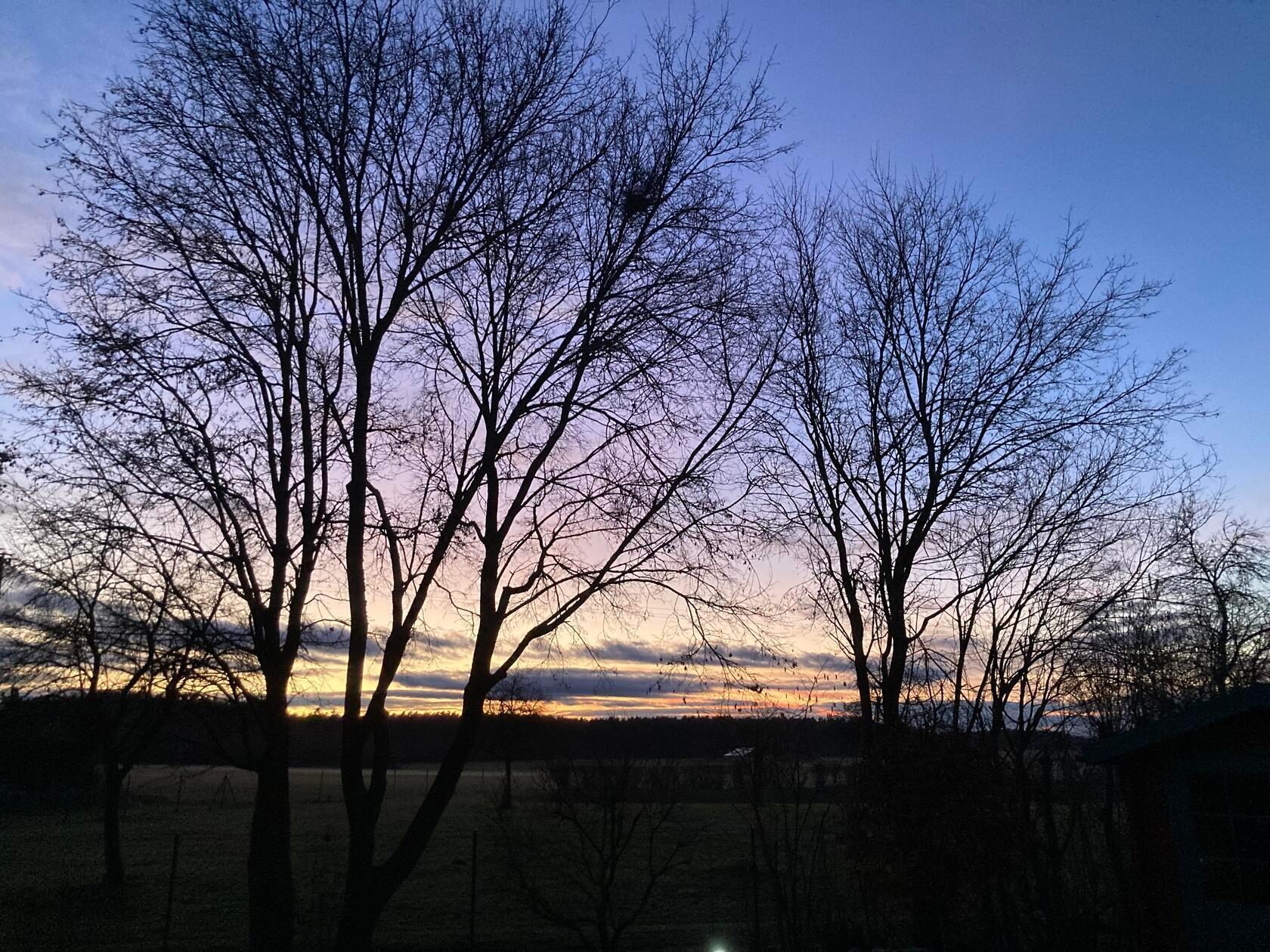 Dieser Sonnenuntergang wurde in Leerstetten von unserem Leser festghehalten.