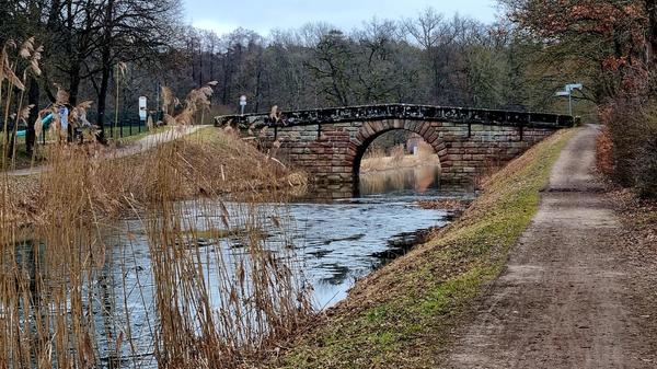 Der alte Kanal bei Röthenbach St.W., noch sind kleine Stellen Resteis zu sehen.