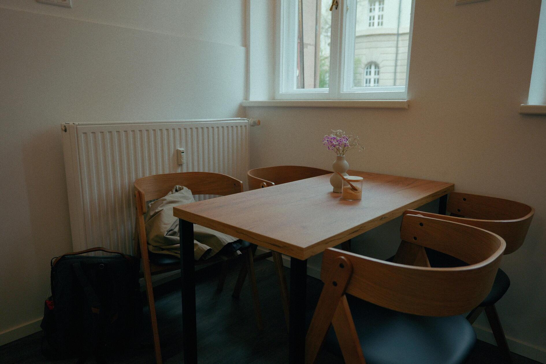 … denn hier konnte er sie nirgendwo finden, während sie dort in Fabriken produziert werden.