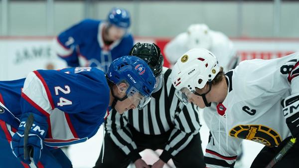 Hudson Williams als Shane Hollander (l-r) und Conn