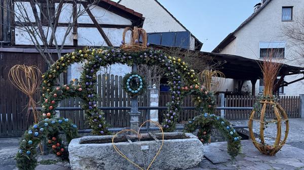 Auch dieses Jahr ist der Osterbrunnen von den Hagenbachern mit viel Herz geschmückt worden, schreibt unsere Leserin Angelika Springer.