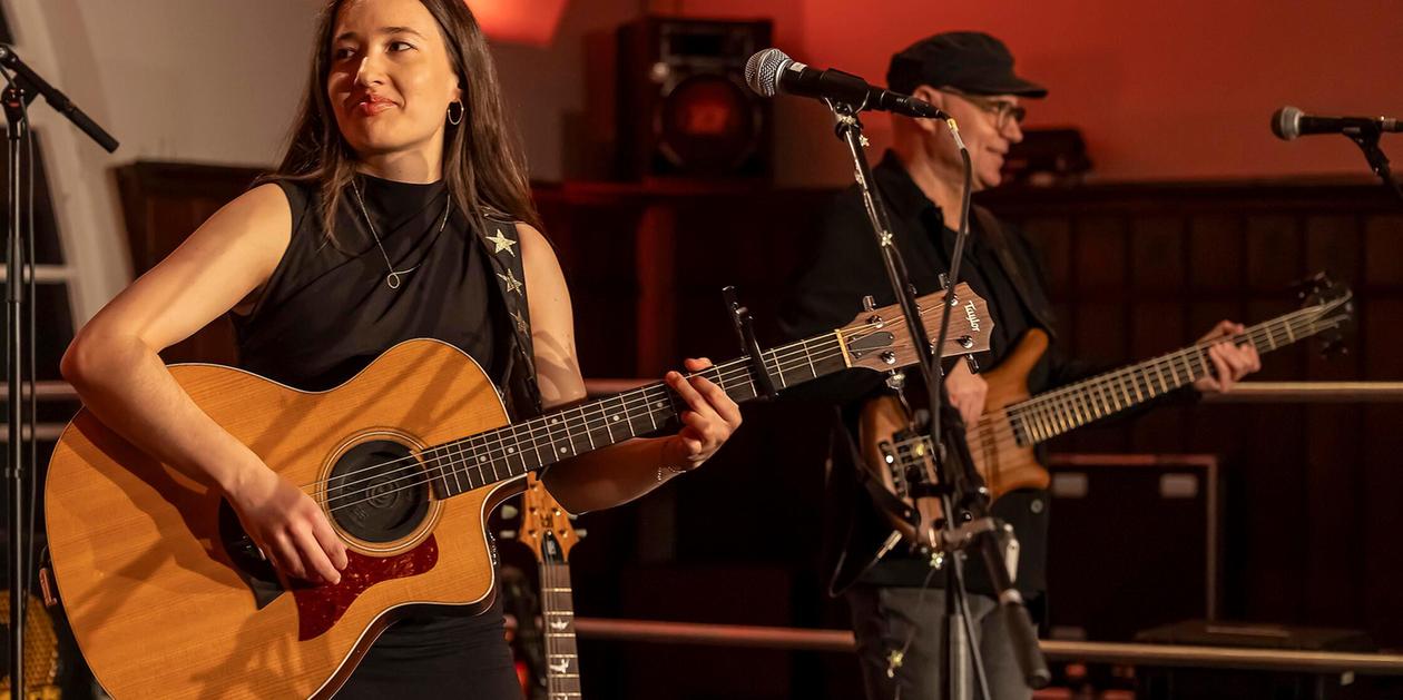 Ellie Rother Zeit für leise Töne: So war Ellie Benn im Rother Schwanensaal