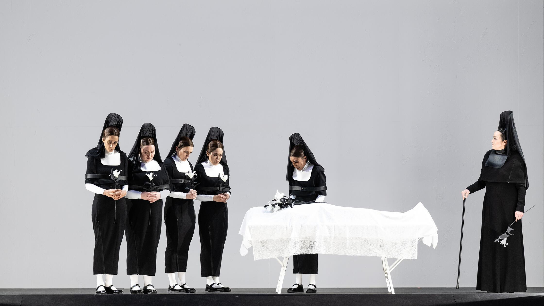 Resi_Bernarda_Alba_-_Evelyne_Gugolz__Alexandra_Jus