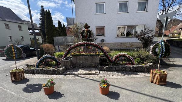 Der Osterbrunnen in Leutenbach ist heuer besonders gelungen.