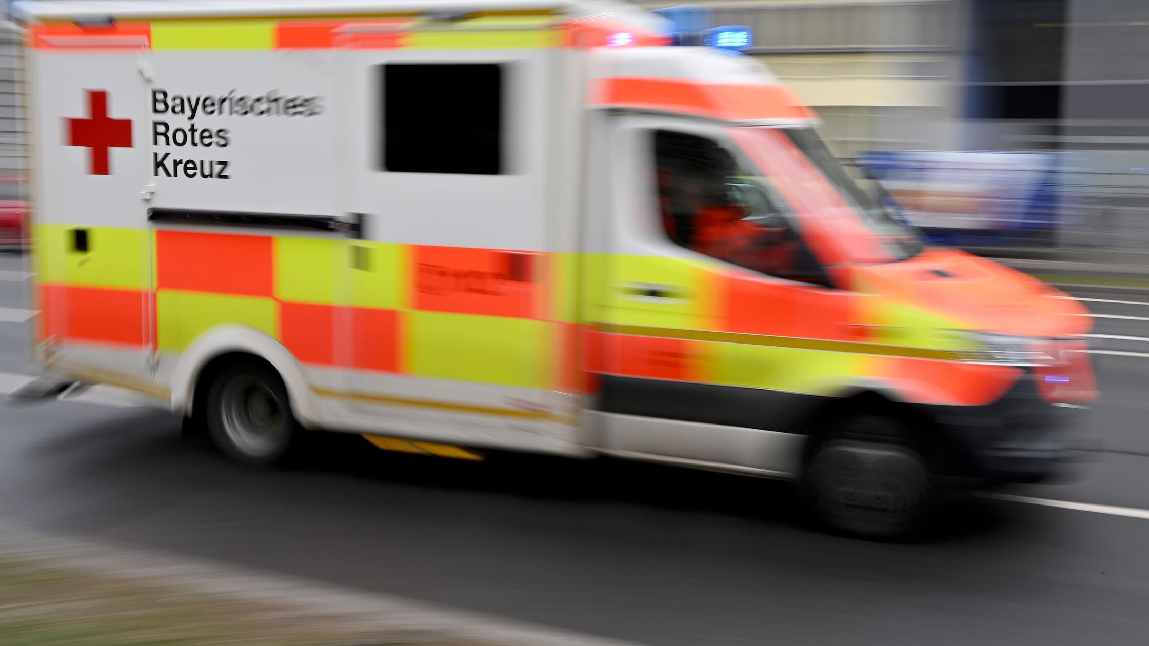 Krankenwagen - Symbolbild1780.jpg