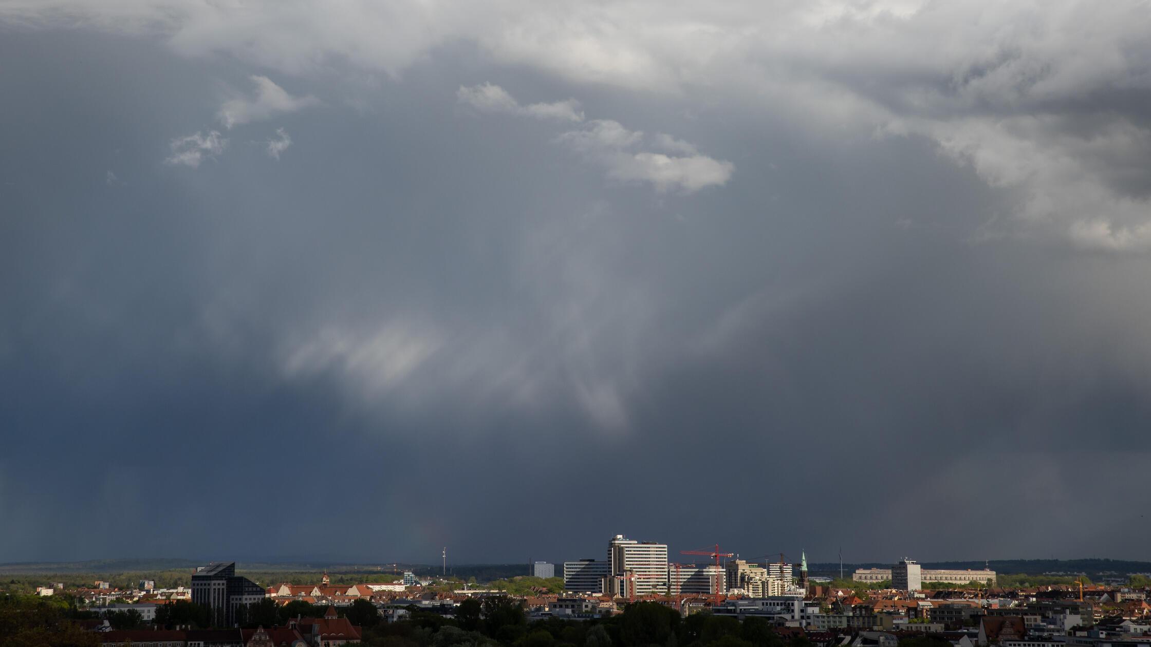 Regenwolken über Nürnberg