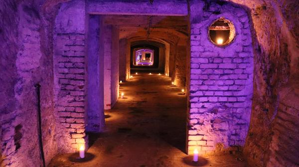 Im Henninger Keller kann man „Gott im Berg“ erlebe