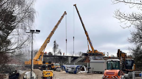Die Demontage der Brücke nach Woffenbach konnte unser Leser Dieter Brünner in einem Bild festhalten.