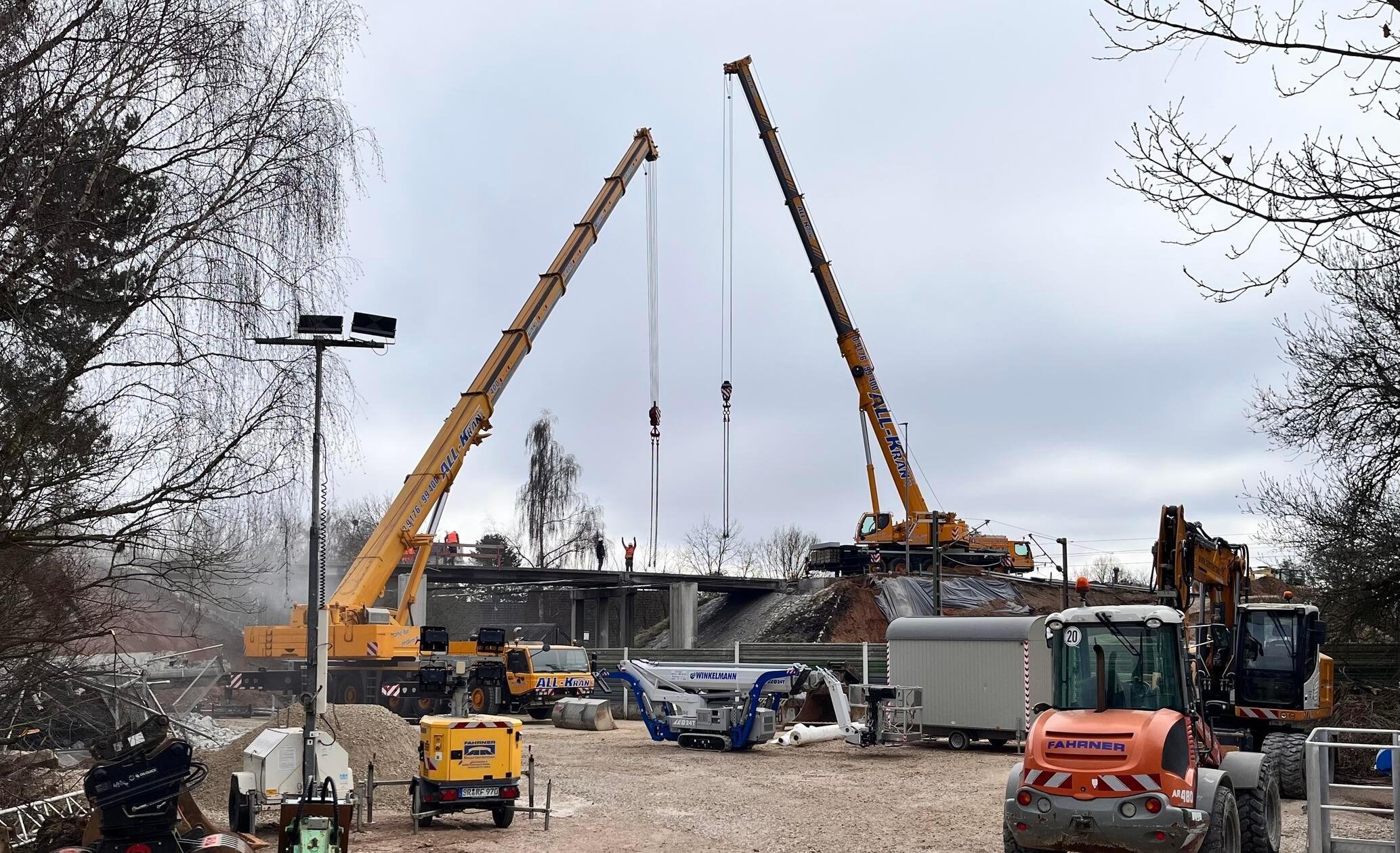 Die Demontage der Brücke nach Woffenbach konnte unser Leser Dieter Brünner in einem Bild festhalten.