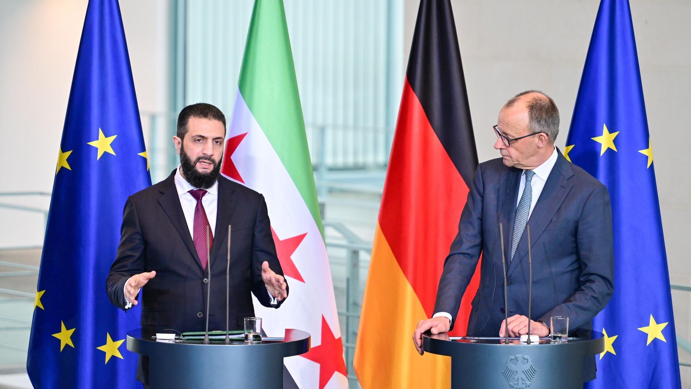 Bundeskanzler Friedrich Merz (CDU, r) und Ahmed al