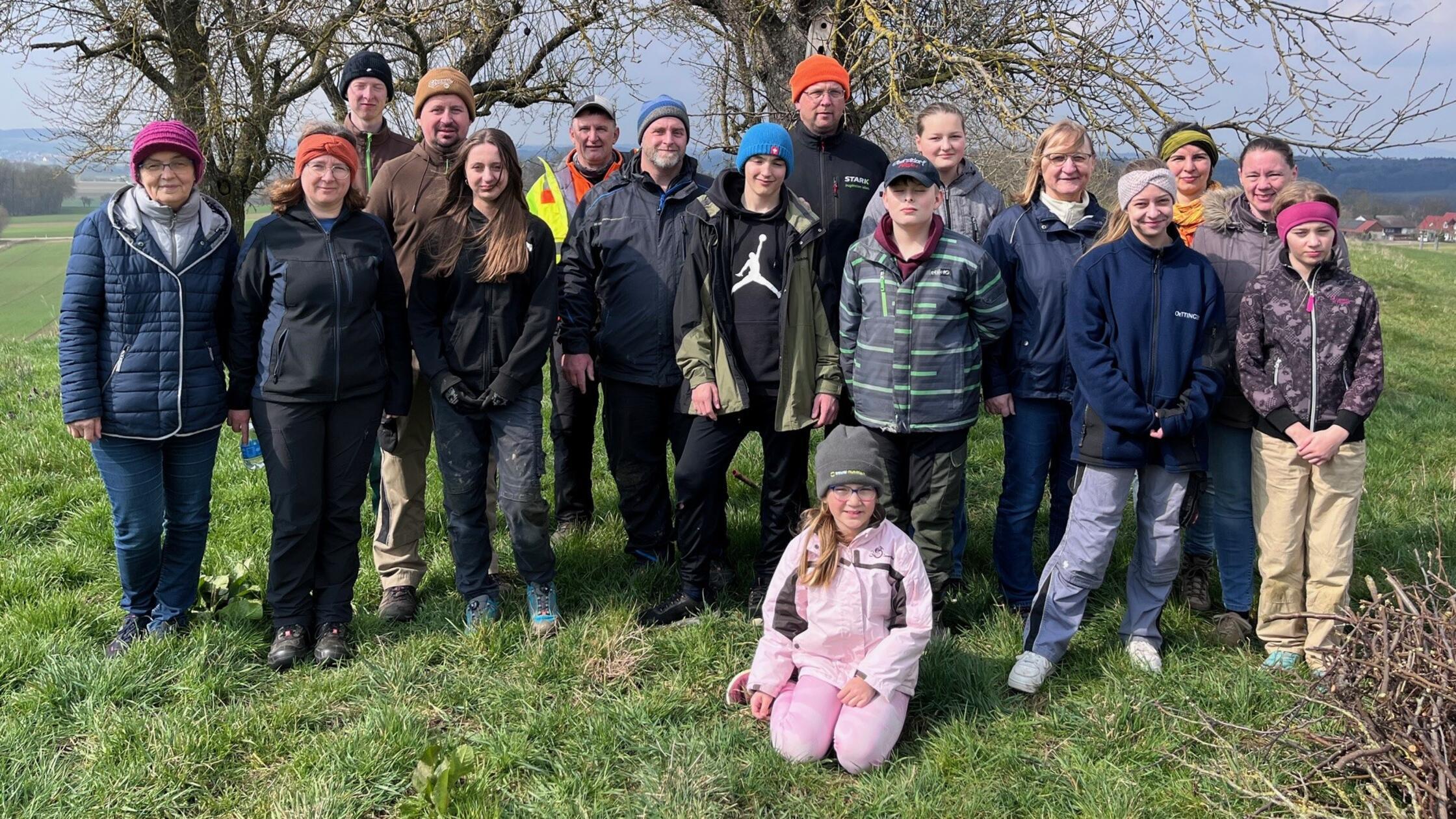 Unser Bild zeig die Helferinnen und Helfer bei der