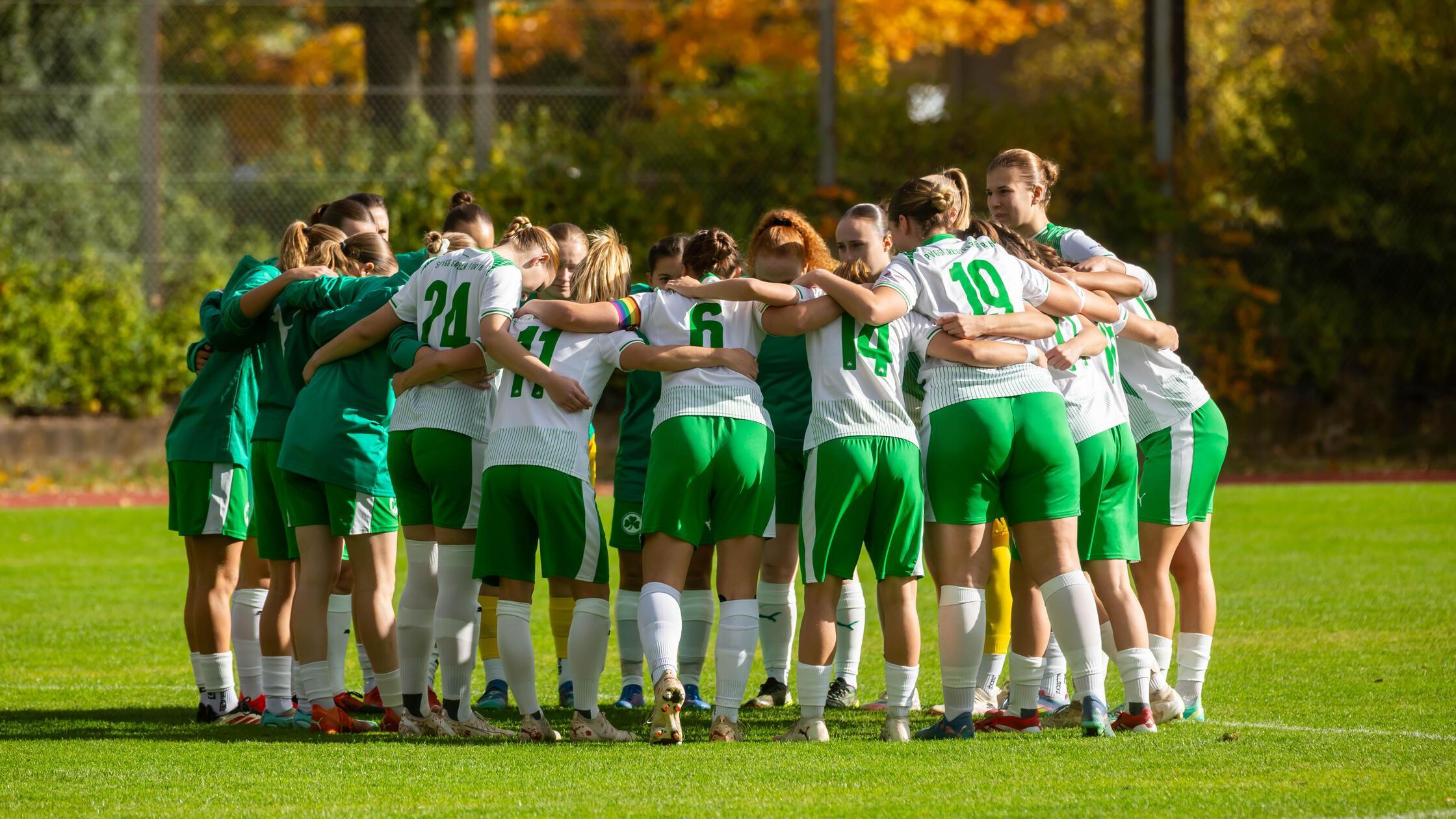 U23w der SpVgg Greuther Fürth im Mannschaftskreis.