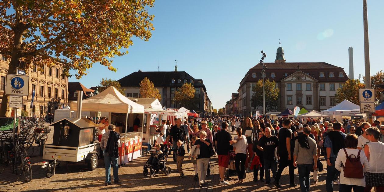 Menschenmengen beim Erlanger Stadtfest