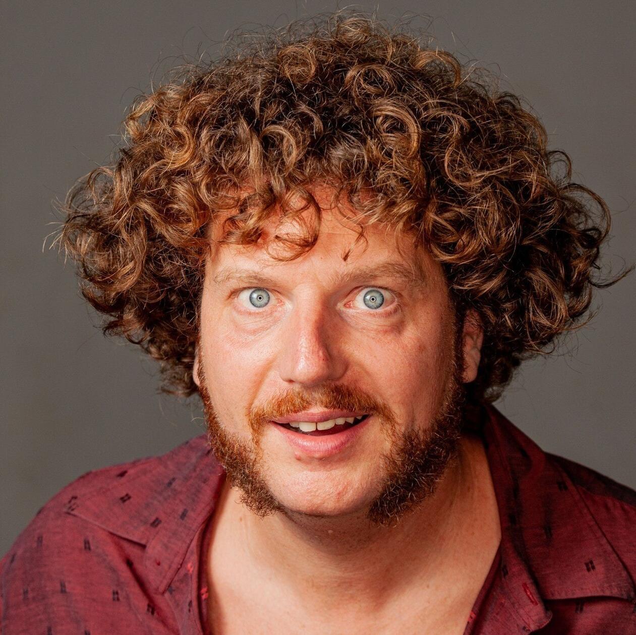 Am Karsamstag findet in der Rakete eine neue Ausgabe von Nasty statt. Die für ihre üppige Blumendeko bekannte Reihe begrüßt an diesem Abend den bayerischen Techno- und House-DJ Franz Hager alias Defex hinterm Mixer. Der Musiker ist nicht wie so manch anderer dank eines Hits über Nacht zum Star geworden, sondern hat sich eher leise, über viele lange Clubnächte in Wien, unzählige Auftritte in Ibiza und Releases auf immer größeren Labels stetig nach oben gearbeitet. Beginn: 23 Uhr.